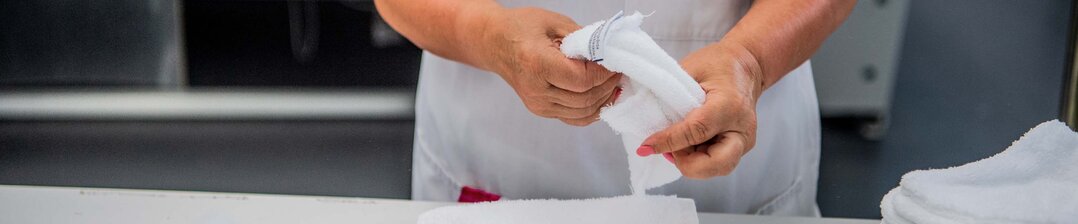 Laundry folding agent