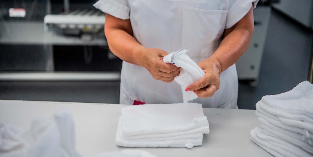Laundry folding agent