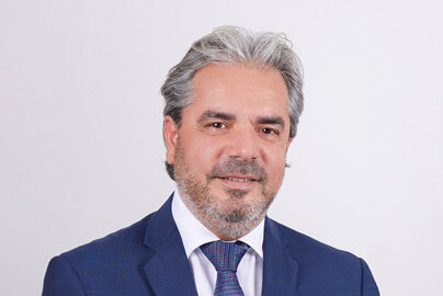Tun DI BARI, Chief Executive Officer at Dussmann Luxembourg, responsible for the company's general management and strategy in Luxembourg.