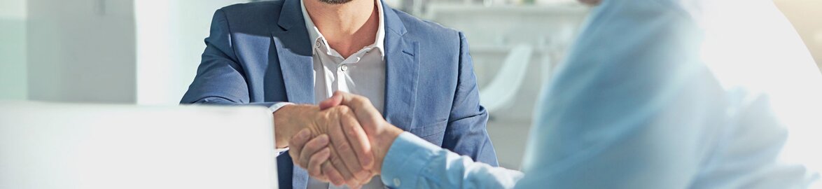 Dussmann jobs Man shaking hands in an office, business sector